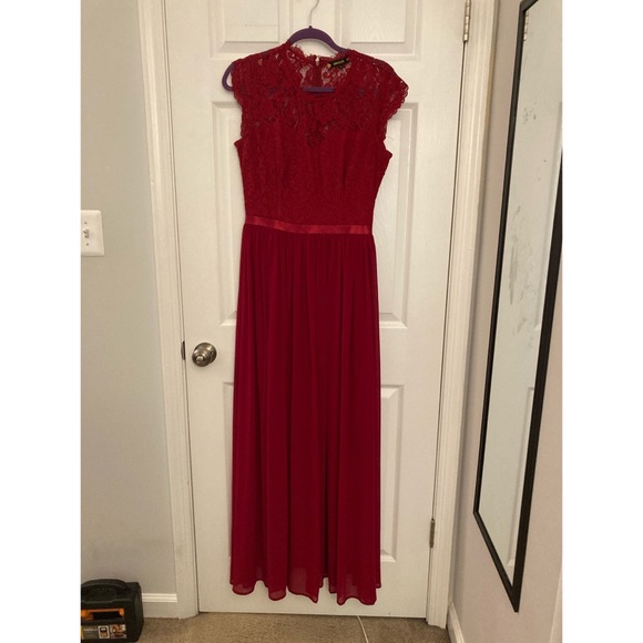 Red formal dress! - Picture 4 of 7